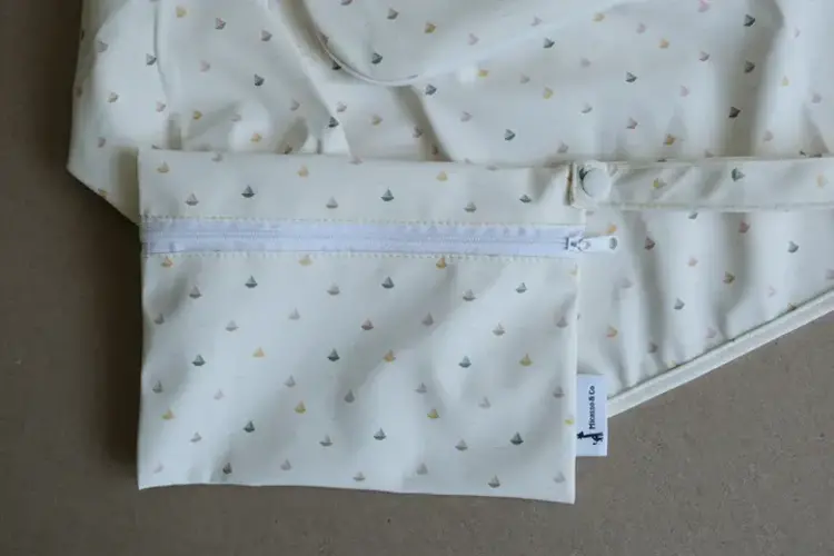 Micasso & Co Micasso & Co  Long-sleeved bib with integrated pocket