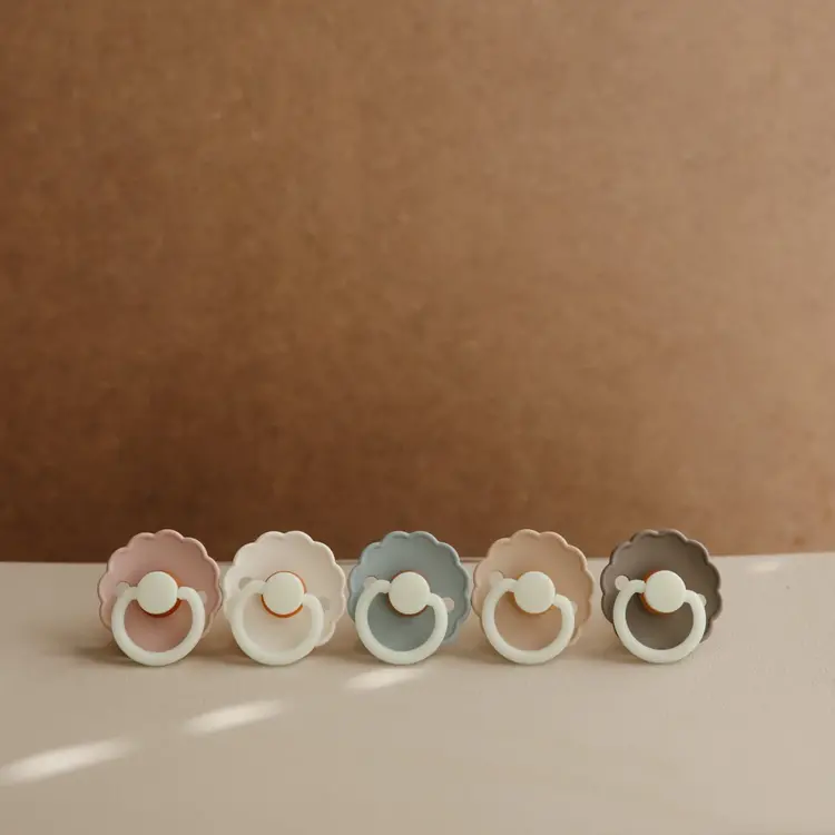 MUSHIE Mushie FRIGG Daisy Night Natural Robber Pacifier 2-Pack