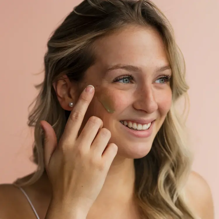 Bkind Exfoliant Visage avec Enzymes de Papaye et Extrait de Thé Vert BKind