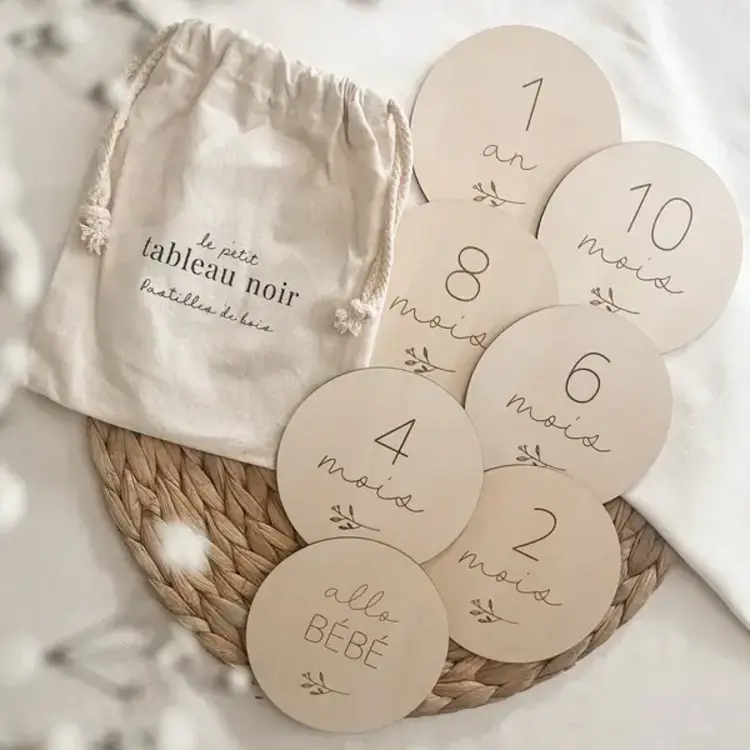 Le Petit Tableau Noir Le Petit Tableau Noir Script Wooden Disc