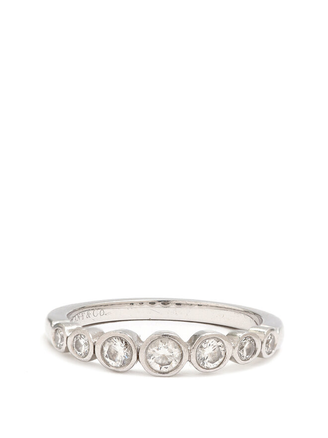 Tiffany & Co. Bague en platine à pavé de diamants Tiffany & Co. Bague en platine à pavé de diamants