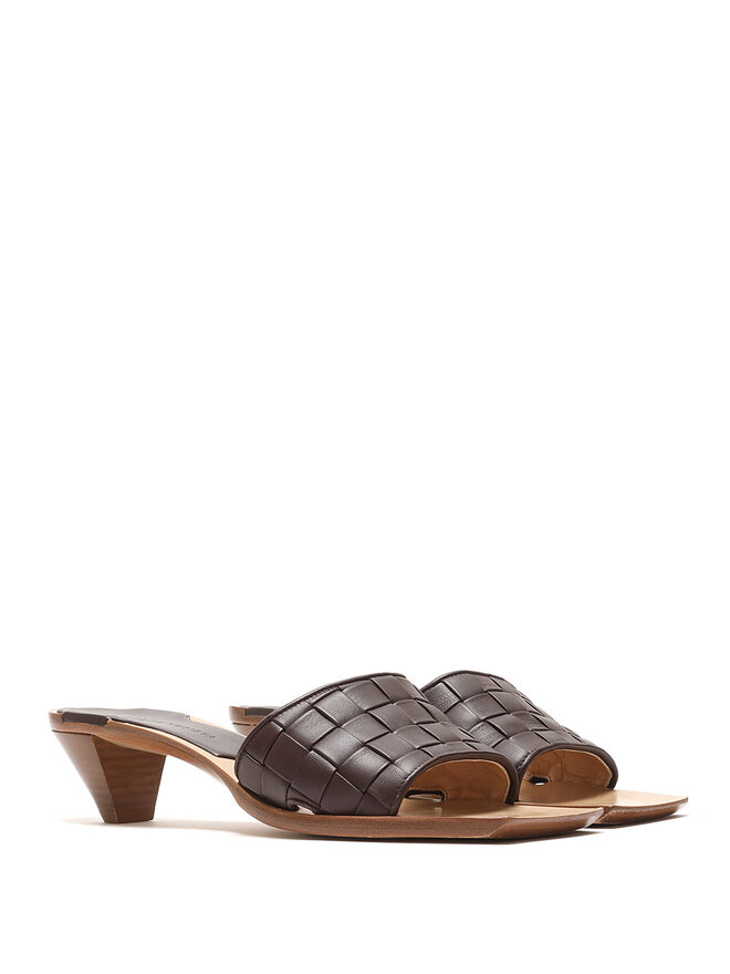 BOTTEGA VENETA Mules en cuir tressé