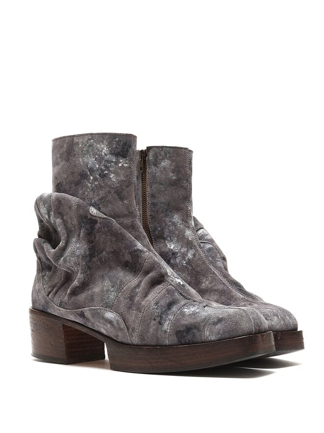 Acne Studios Bottines en Daim Gris à Effet Plissé Acne Studios Bottines en Daim Gris à Effet Plissé