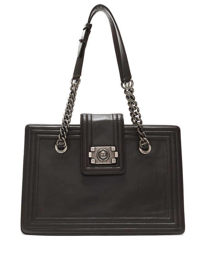 CHANEL Sac Boy Tote Chanel en taupe CHANEL Sac Boy Tote Chanel en taupe