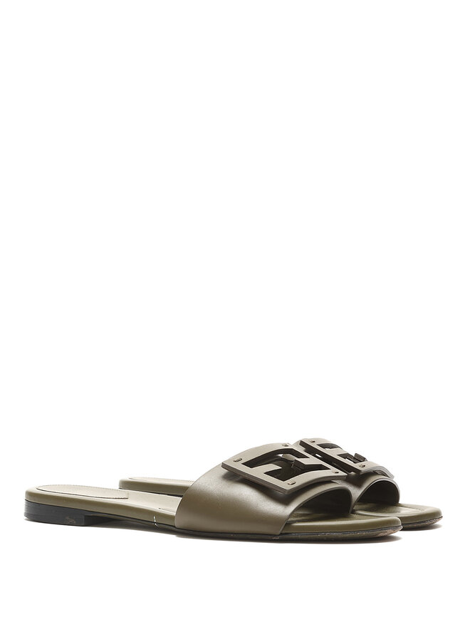 FENDI Slides Baguette en Cuir Olive FENDI Slides Baguette en Cuir Olive