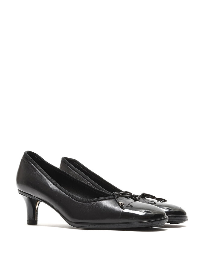 CHANEL Escarpins en cuir