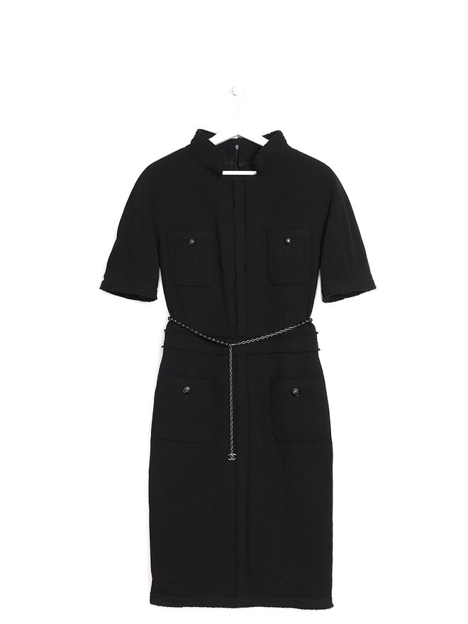 CHANEL Robe mi-longue en laine avec ceinture perles
