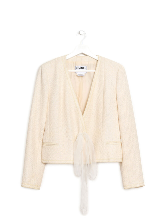 CHANEL Blazer en tweed crème avec fermeture ruban