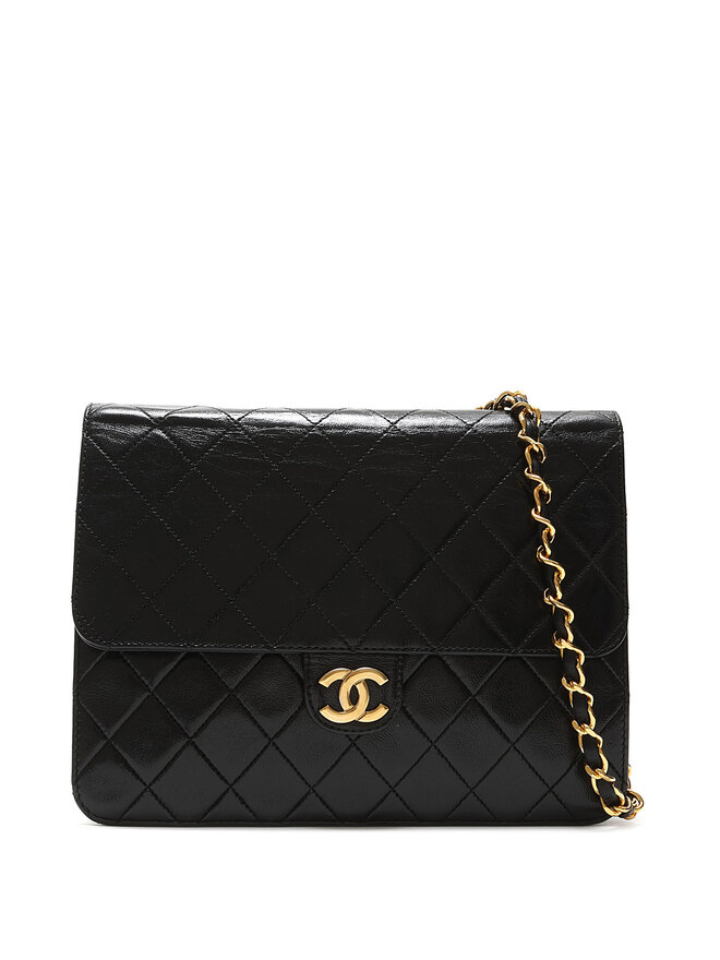CHANEL Sac à rabat en cuir matelassé
