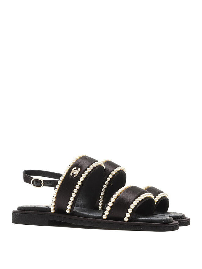 CHANEL Sandales Matelassées à Détails de Perles