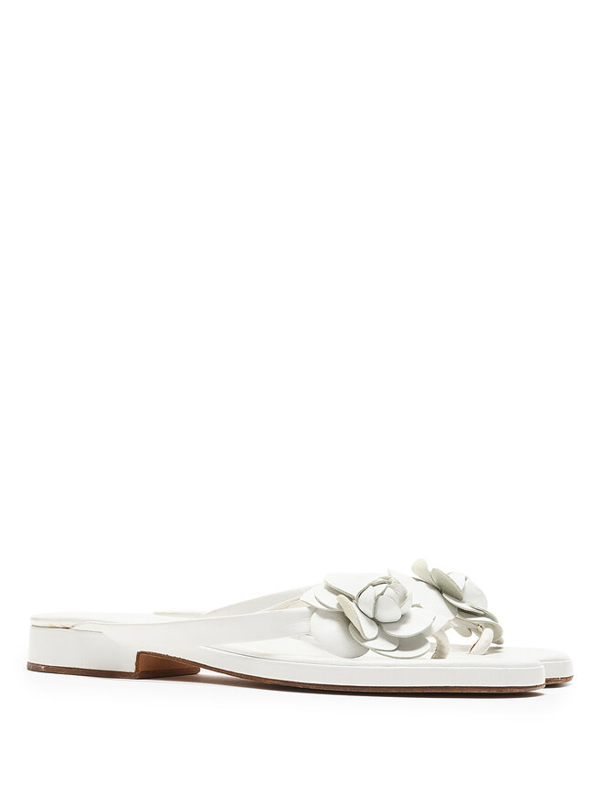 CHANEL Sandales en Cuir Ornées de Fleur