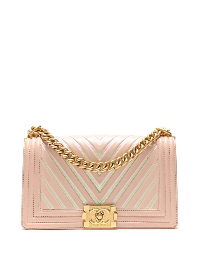 CHANEL Sac à bandoulière en cuir rose iridescent à chevrons