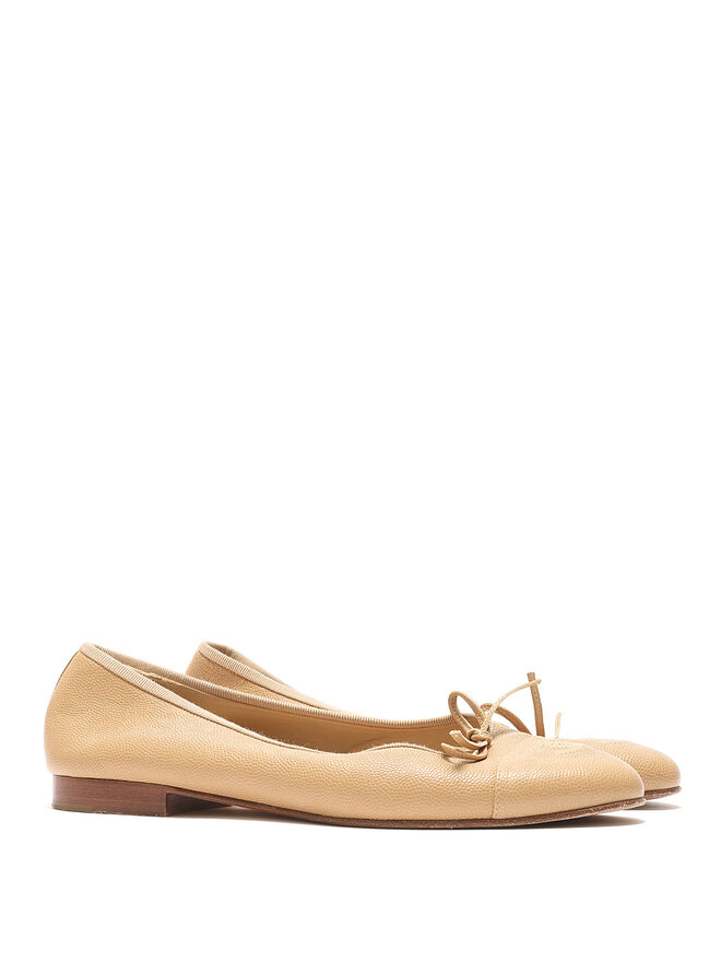 CHANEL Ballerines en Cuir d'Agneau à Logo Embossé