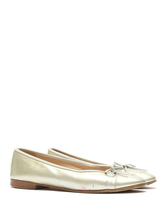 CHANEL Ballerines matelassées argentées métalliques