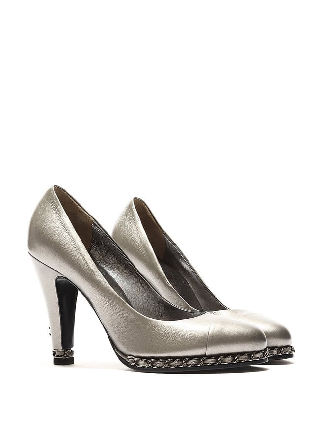 CHANEL Escarpins en cuir métallisé matelassé