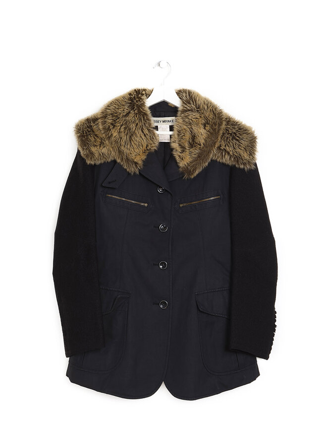 ISSEY MIYAKE Manteau à Col en Fausse Fourrure
