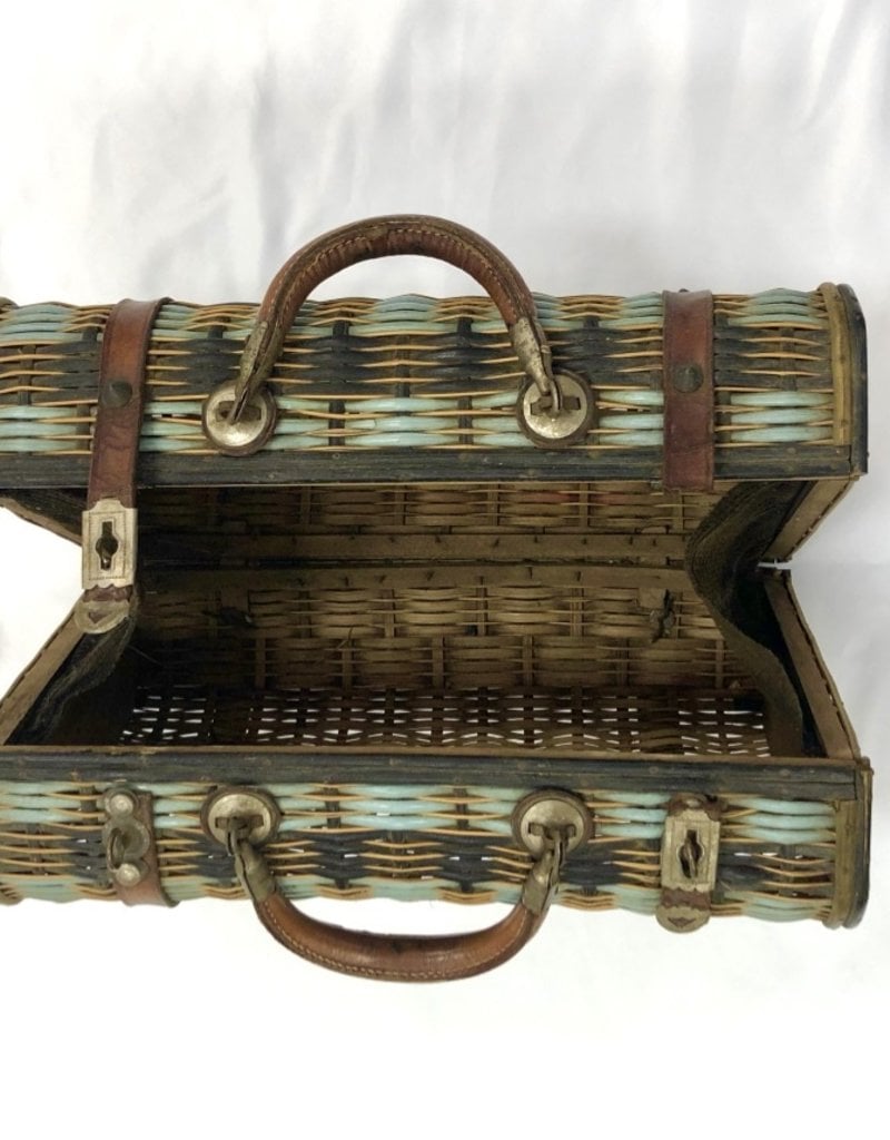 Vintage Vintage English Wicker Traveling Basket