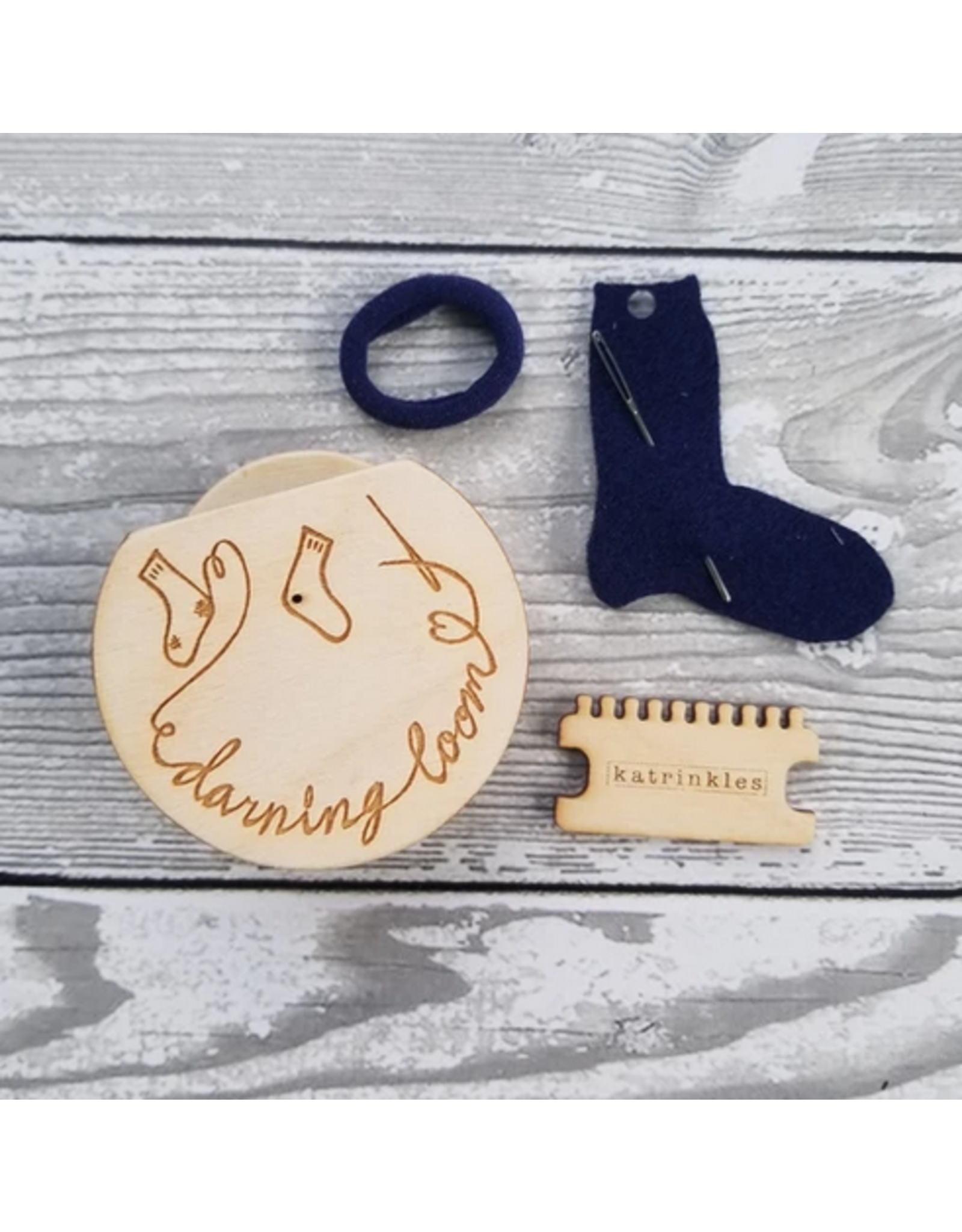 https://cdn.shoplightspeed.com/shops/616207/files/22391620/1600x2048x2/argyle-darning-and-mending-small-loom-kit-by-katri.jpg