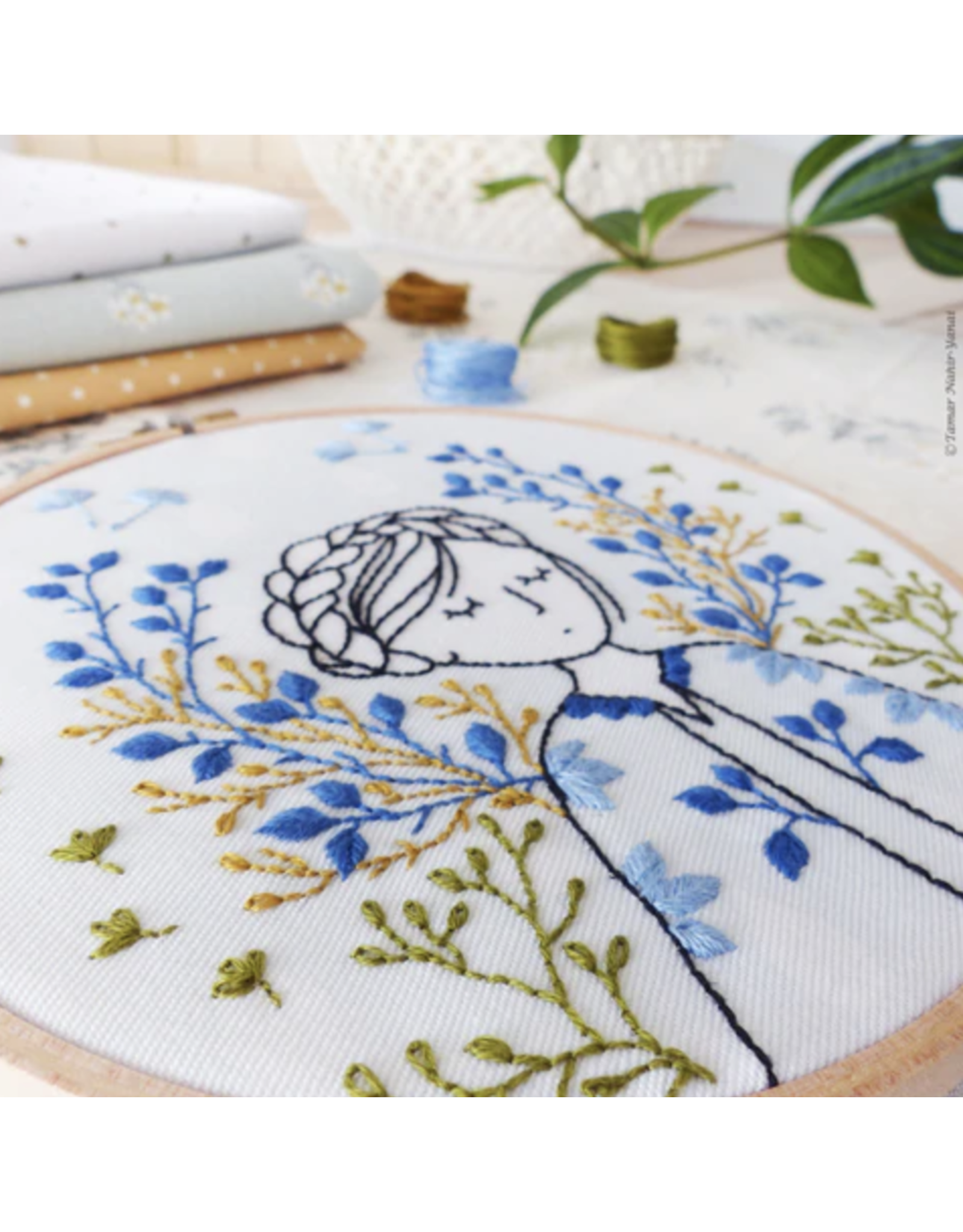 Tamar Nahir Yanai Dreamy Lady - 6" Embroidery Kit