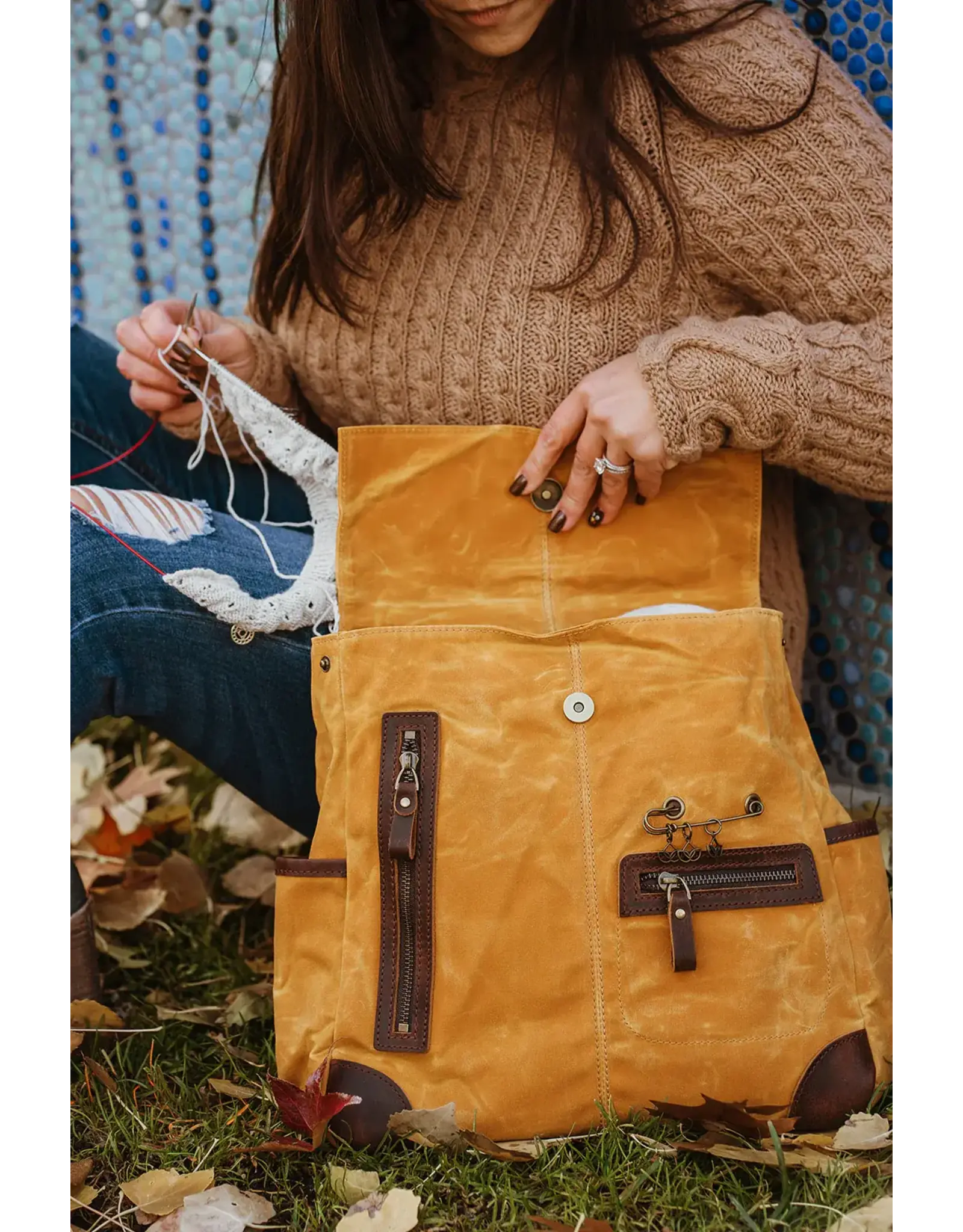 Della Q Della Q - Maker's Midi Backpack - Mustard