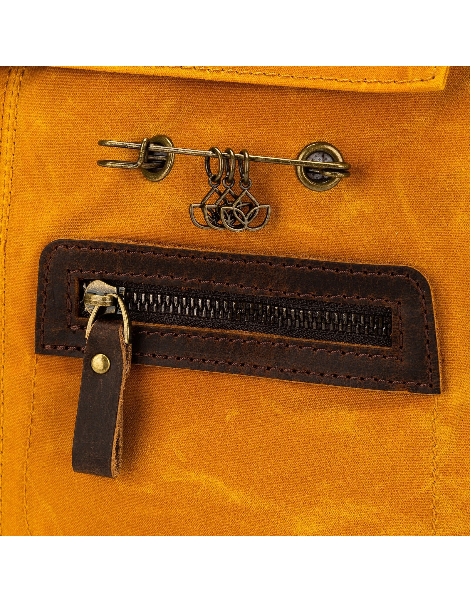 Della Q Della Q - Maker's Midi Backpack - Mustard