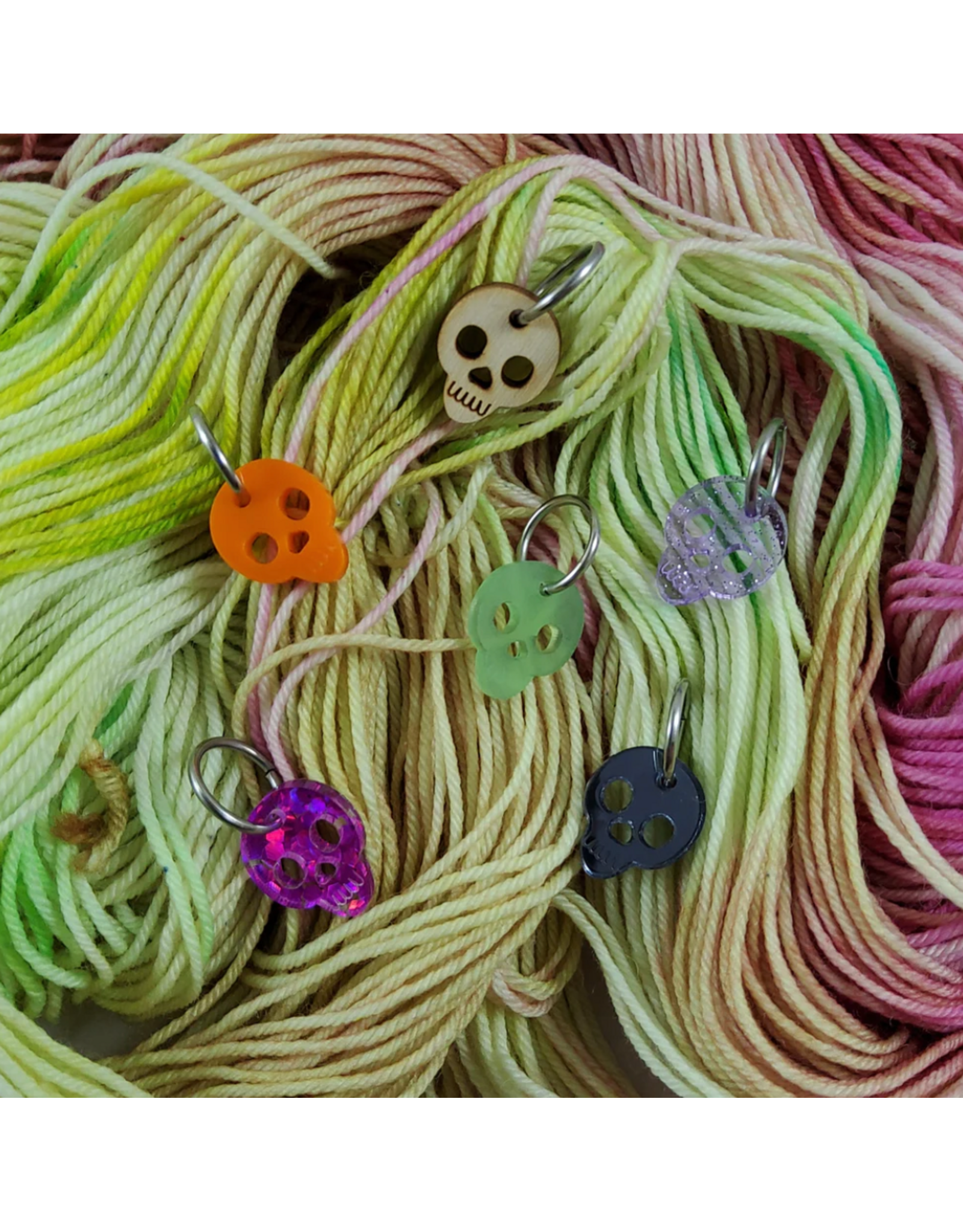 Stitch Markers - Skull Acrylic Ring set by Katrinkles