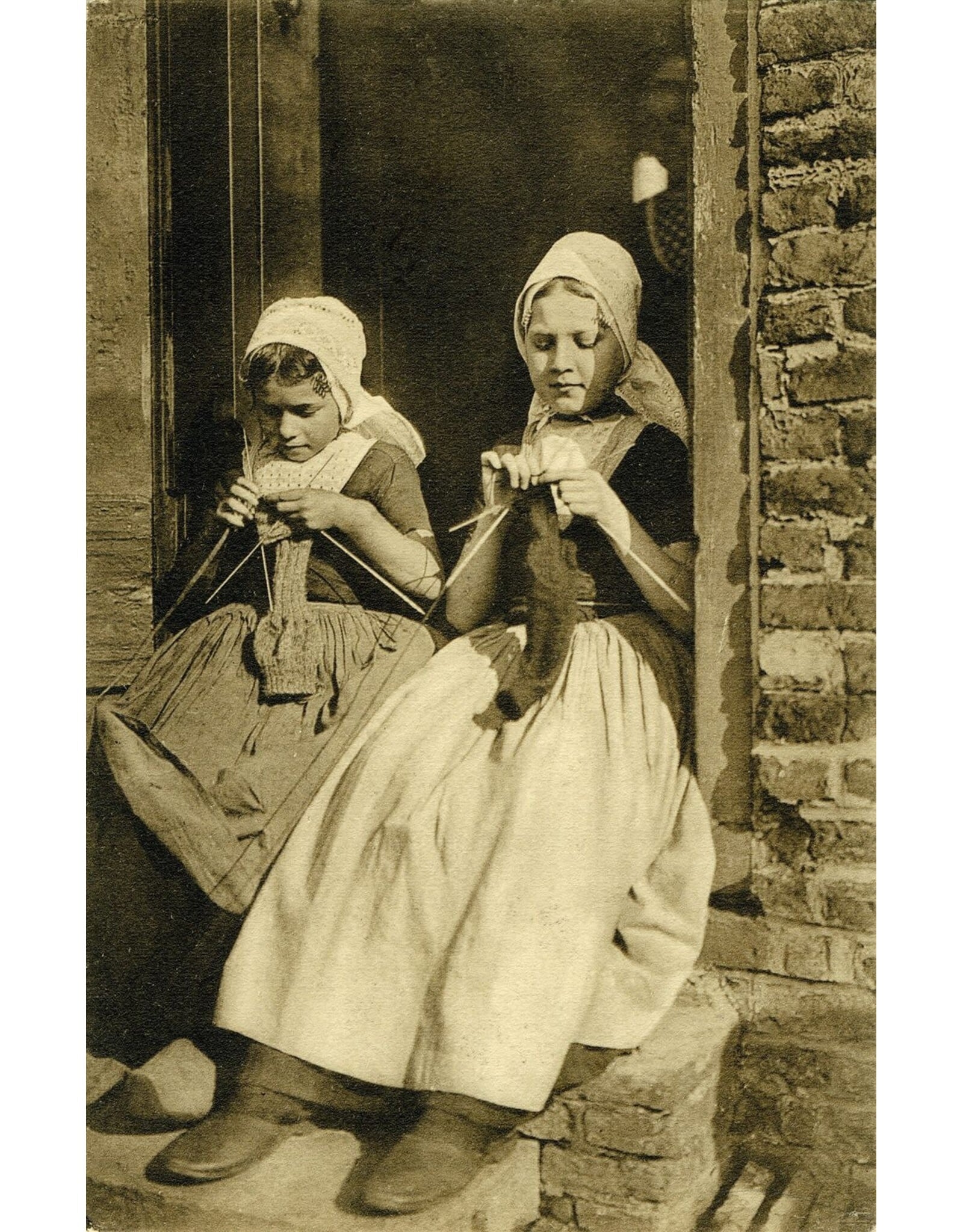Argyle Classes 8/8 SAT Open Studio Knitting Class 9:30 AM - 11:30 AM