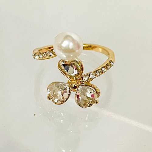 Petals Blossomed Pearl Ring Petals Blossomed Pearl Ring