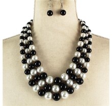 Triple Threat Pearl Necklace Set - Black/White