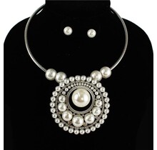 Make You Mine Pearl Necklace Set - Silver