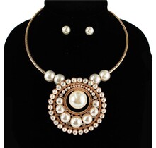 Make You Mine Pearl Necklace Set - Gold