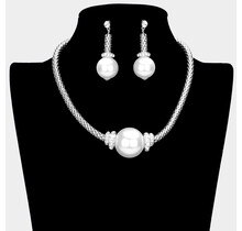 In The Middle Pearl Necklace Set - Silver