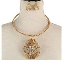 Trapped In Glam Necklace Set - Gold