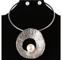 Love Lock Pearl Necklace Set - Silver