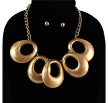 Loop Me Over Necklace Set - Gold