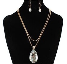 Show Off Teardrop Necklace - Gold
