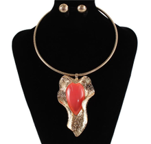 Down Within Necklace Set - Pink
