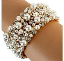Glammed Up Pearl Bracelet - Gold
