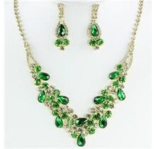 Find Me In Wonderland Necklace Set - Green