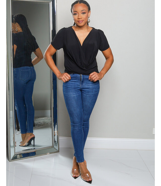 NEVER GIVING UP CROSSOVER TOP BLACK