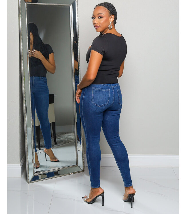 SO SWEET CROP TOP BLACK