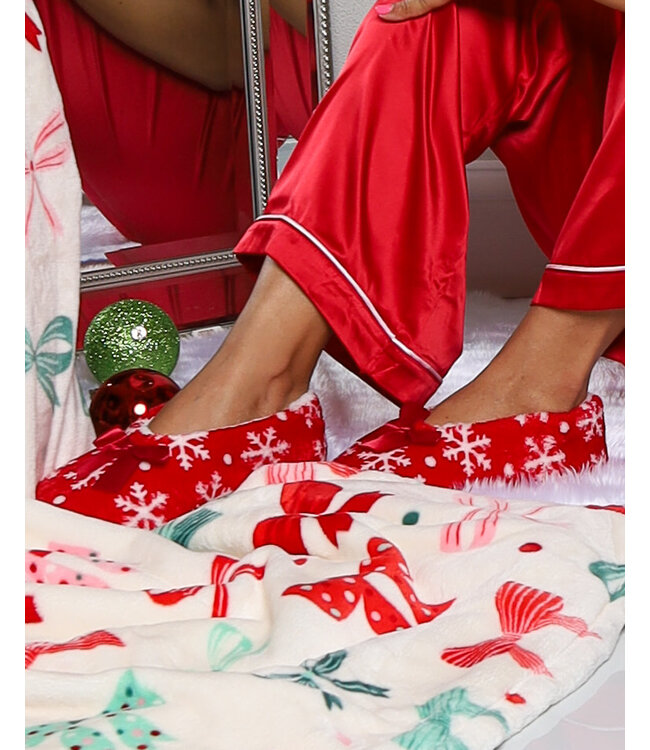HOLLY JOLLY SLIPPER SOCKS - RED SNOWFLAKE