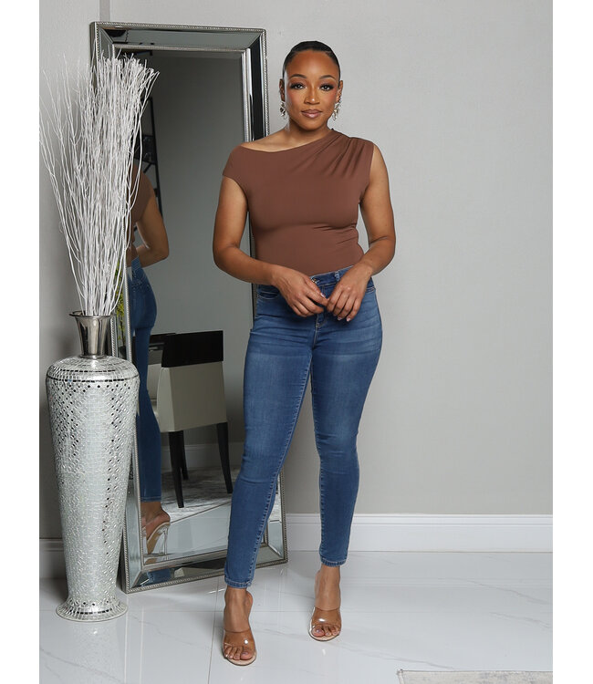 OFF BALANCE SEAMLESS BODYSUIT - BROWN