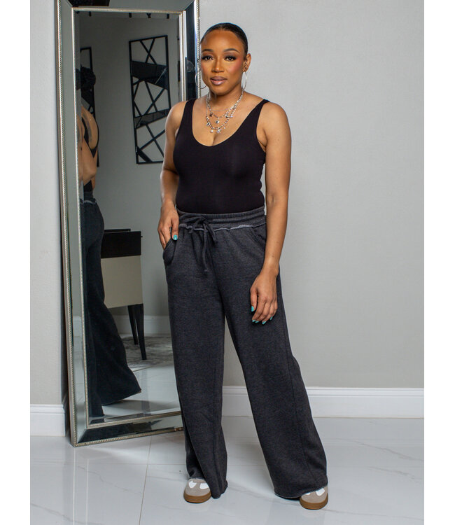 ESSENTIAL COMFORT V-NECK TANK - BLACK