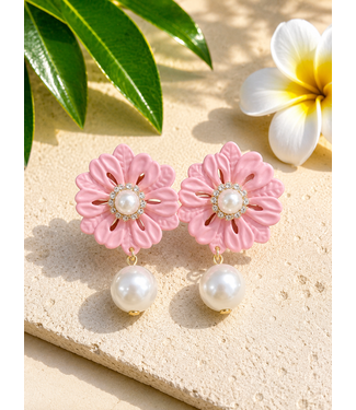 Caught In The Middle Pearl Earrings - Light Pink