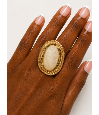 Head Turner Ring - Ivory