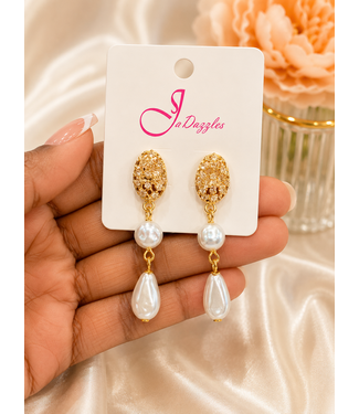 MEET PETITE PEARL EARRINGS