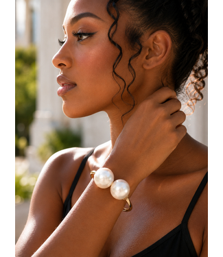 Meet Me In The Middle Pearl Bracelet - Gold