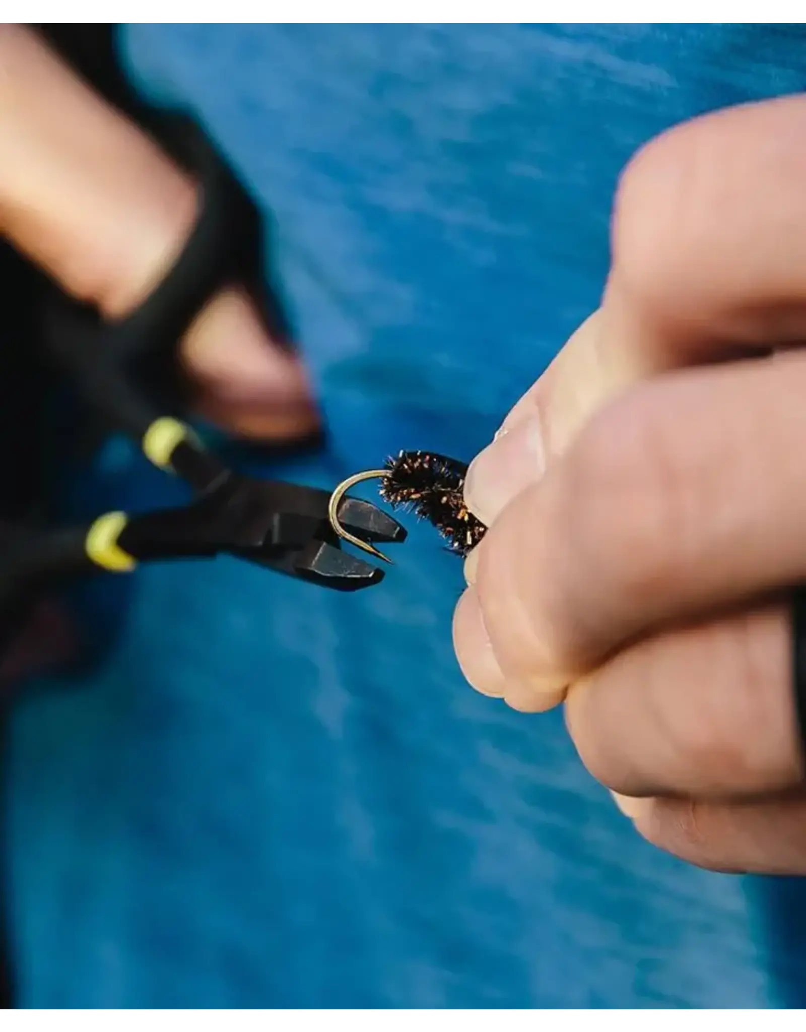 ROGUE DEBARB PLIERS w/ comfy grip