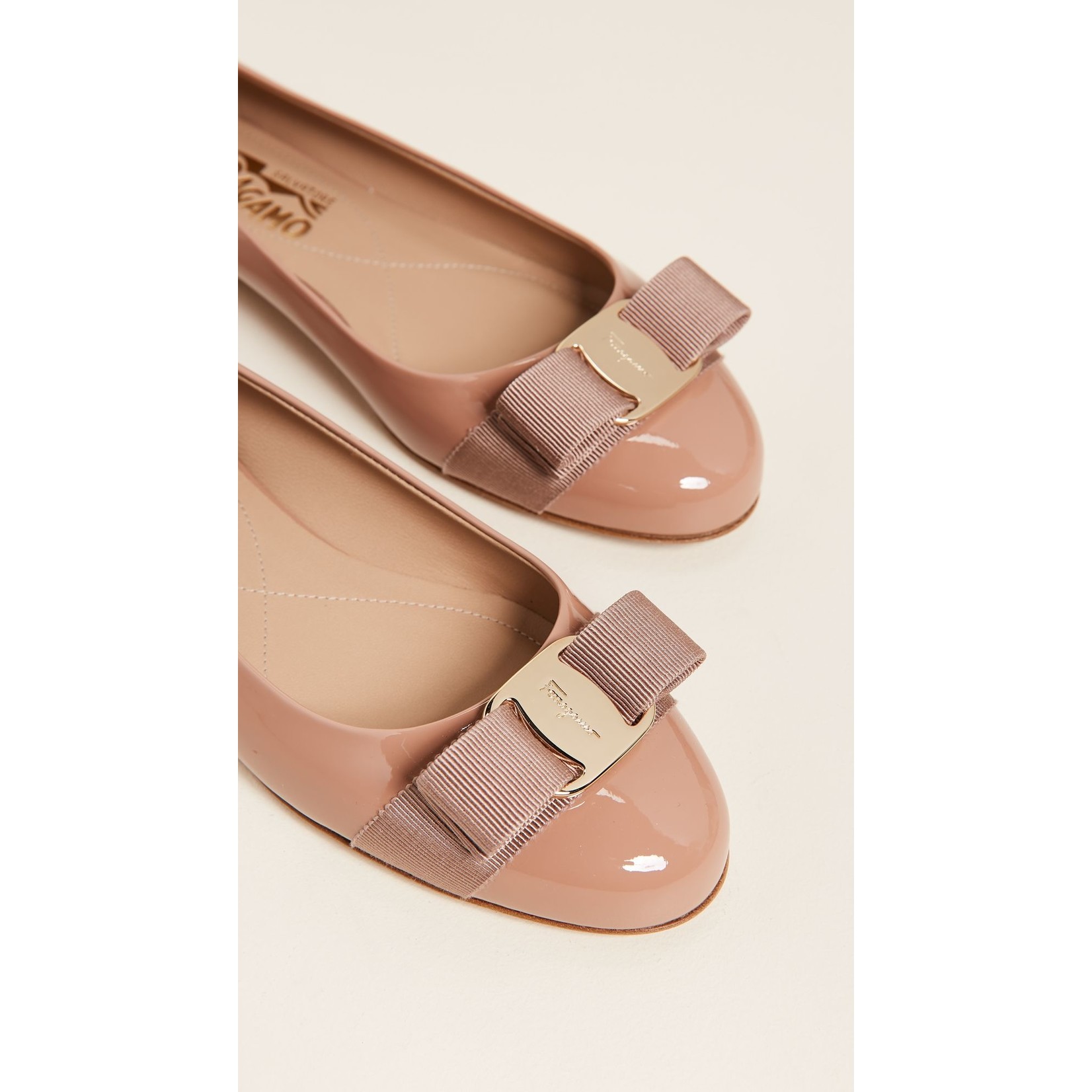 SALVATORE FERRAGAMO SALVATORE FERRAGAMO - BALLERINE VARINA VERNIS BLUSH - 676235